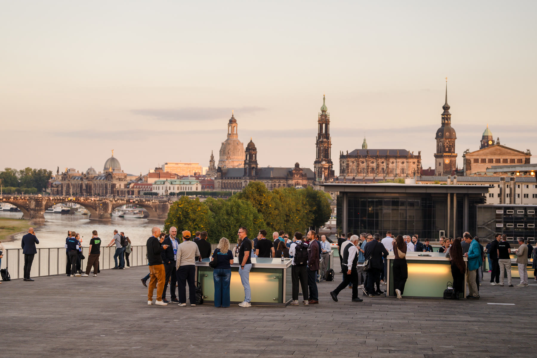 Blick auf die Dresdner Altstadt während der Abendveranstaltung
