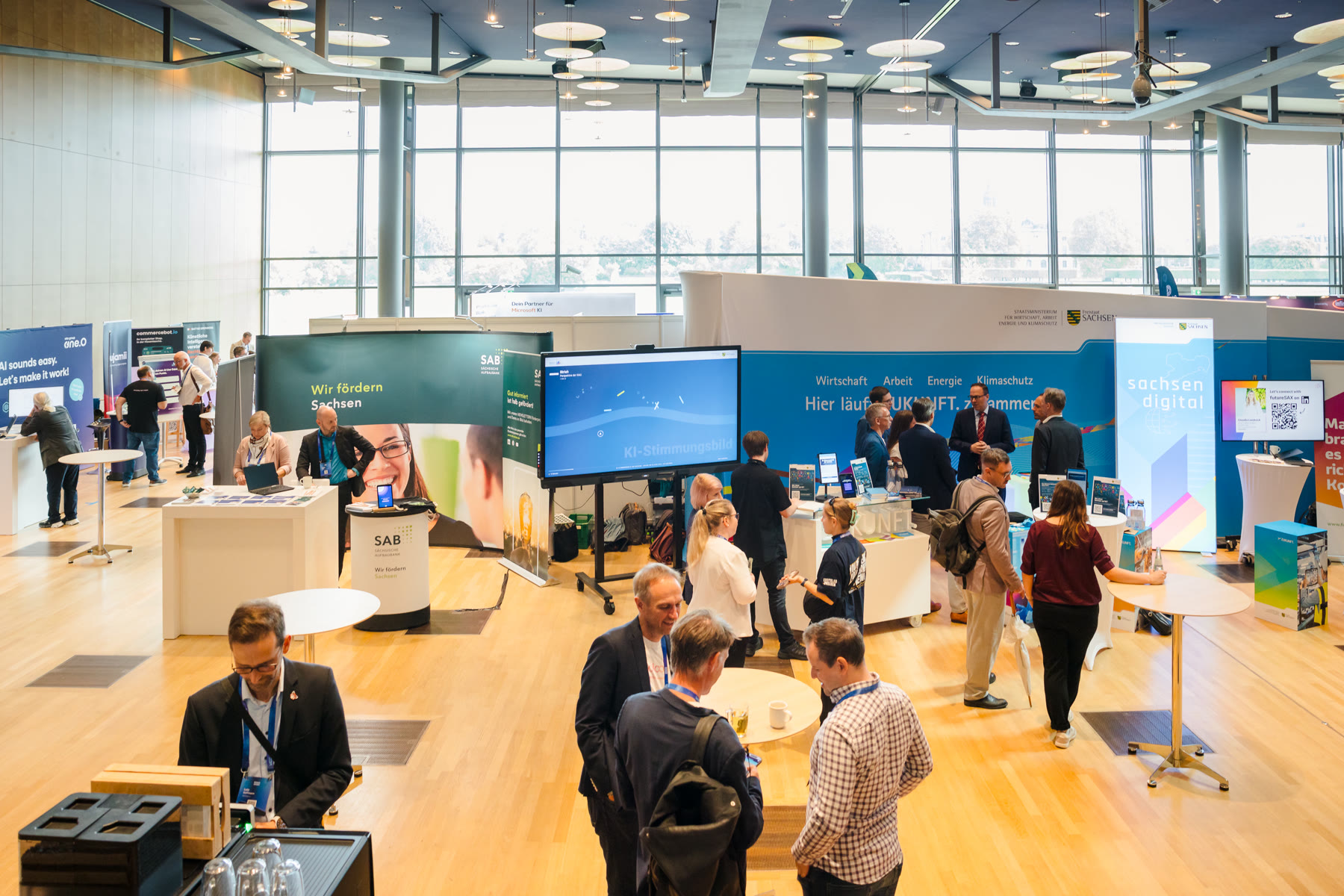 Ausstellerstände auf der Expo-Fläche
