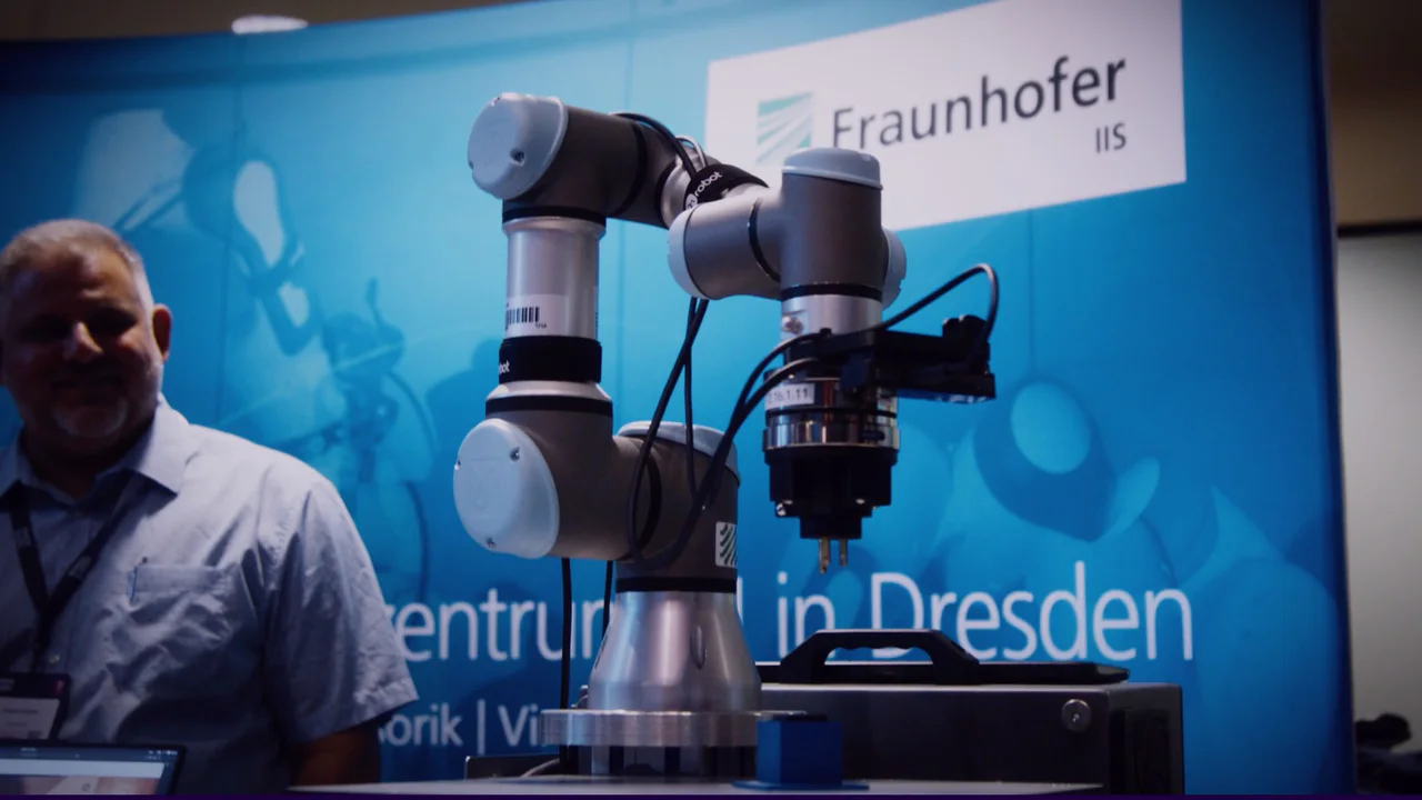 Ausstellungsbereich im Innenraum der Veranstaltung