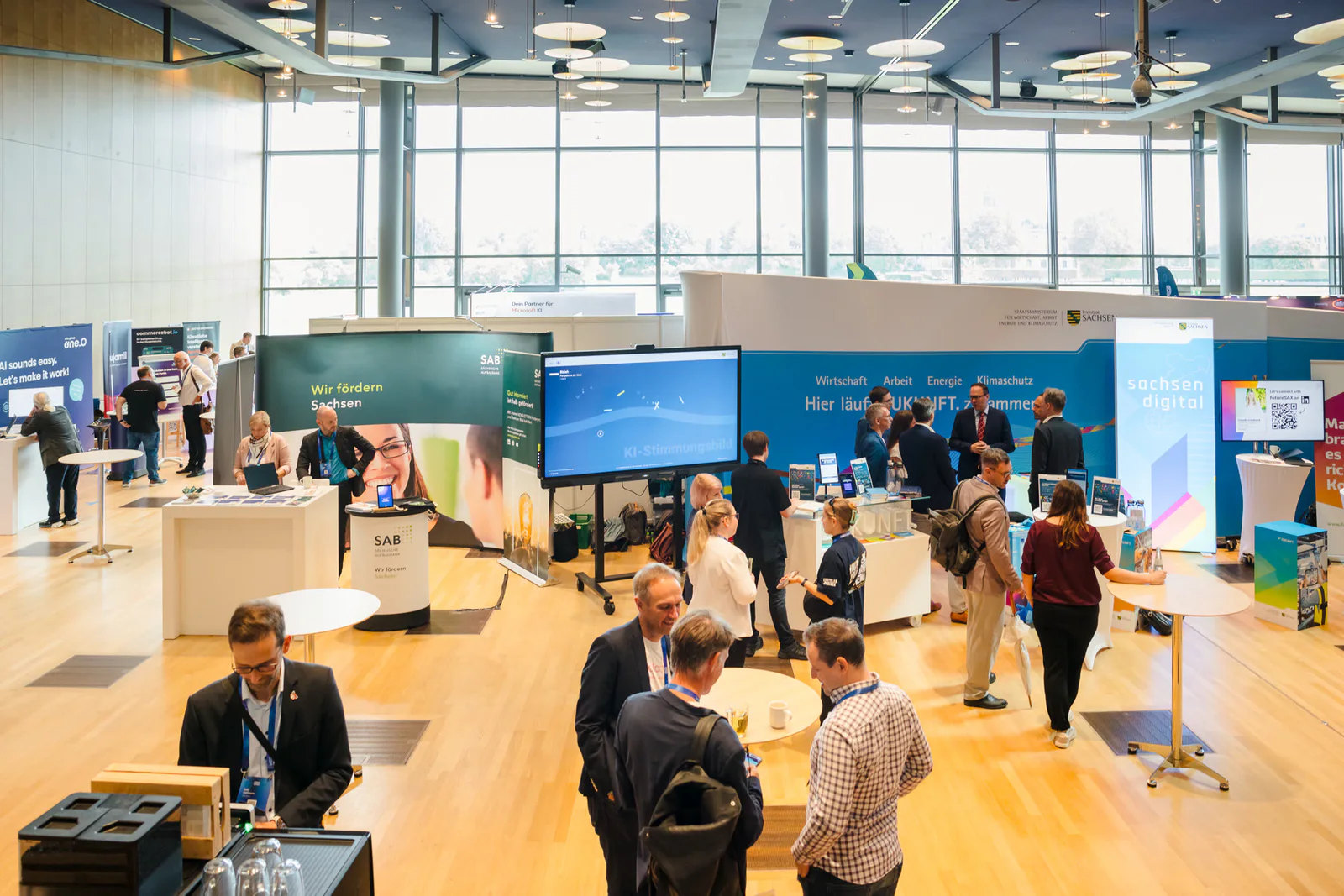 Ausstellerstände auf der Expo-Fläche der Brains on Silicon 2026