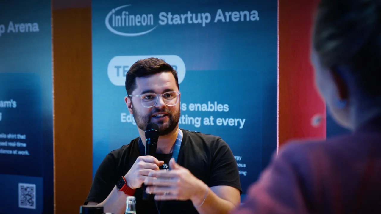 Bühnen- und Startup-Atmosphäre bei Brains on Silicon